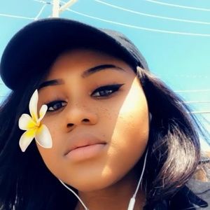 Meet your Posher, Anaya